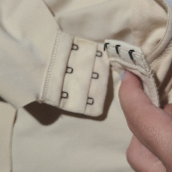 Maidenform Light Control Smooth shaping extra coverage bodybriefer. - Picture 7 of 7